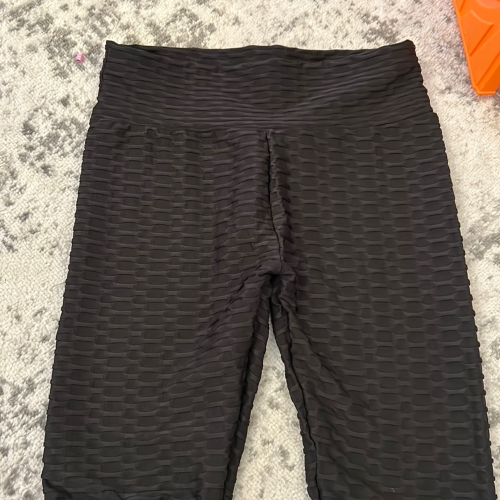 Black Scrunched textured XL leggings.